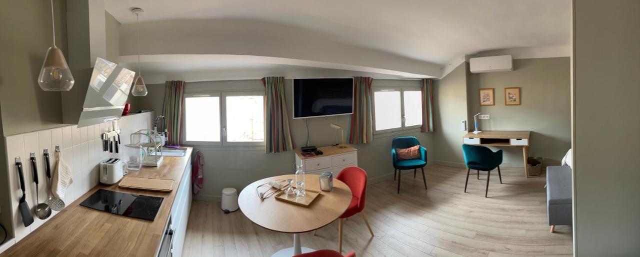 Au Coeur Du Vieux Toulon Au Calme Appartement Renove Climatise Confortable Etage Eleve Avec Ascenseur Proche Parking Et Toutes Commodites Exteriör bild