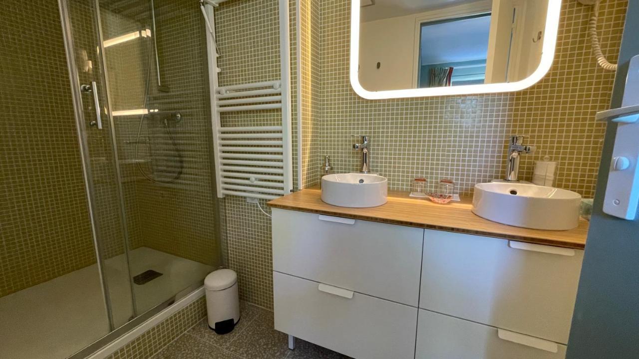 Au Coeur Du Vieux Toulon Au Calme Appartement Renove Climatise Confortable Etage Eleve Avec Ascenseur Proche Parking Et Toutes Commodites Exteriör bild