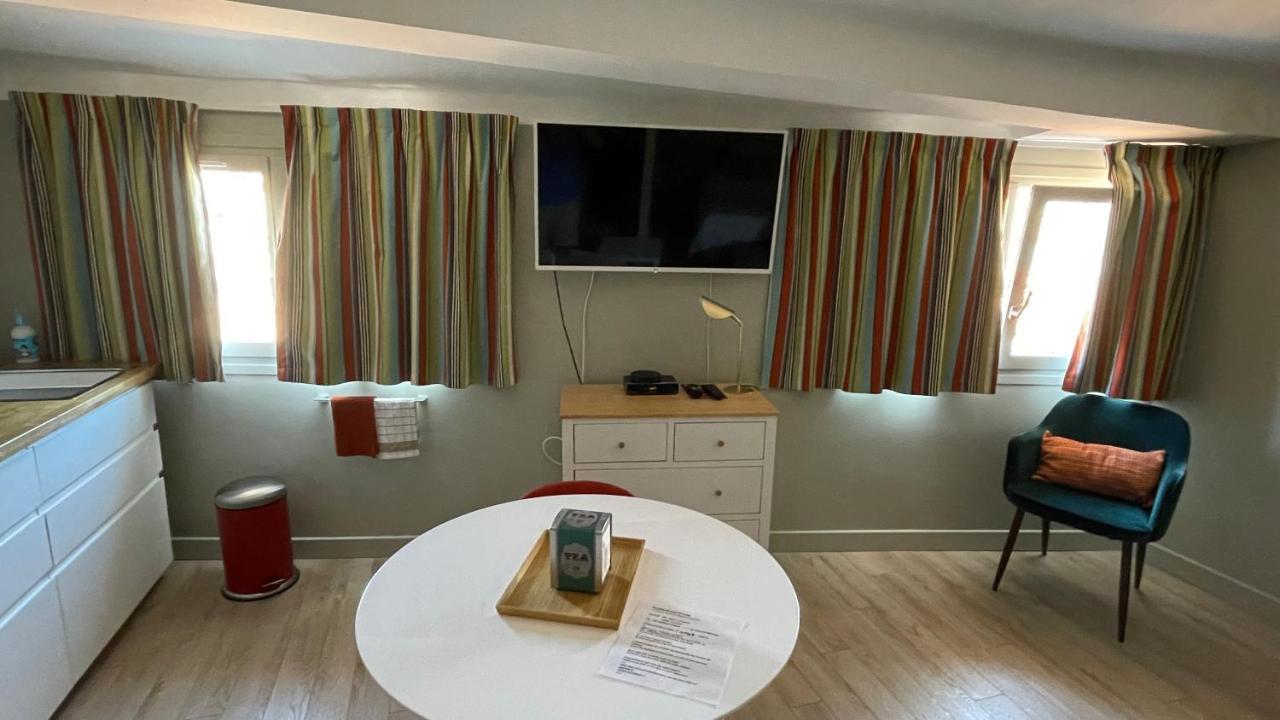 Au Coeur Du Vieux Toulon Au Calme Appartement Renove Climatise Confortable Etage Eleve Avec Ascenseur Proche Parking Et Toutes Commodites Exteriör bild