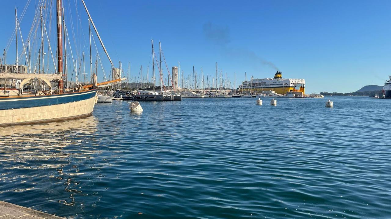 Au Coeur Du Vieux Toulon Au Calme Appartement Renove Climatise Confortable Etage Eleve Avec Ascenseur Proche Parking Et Toutes Commodites Exteriör bild